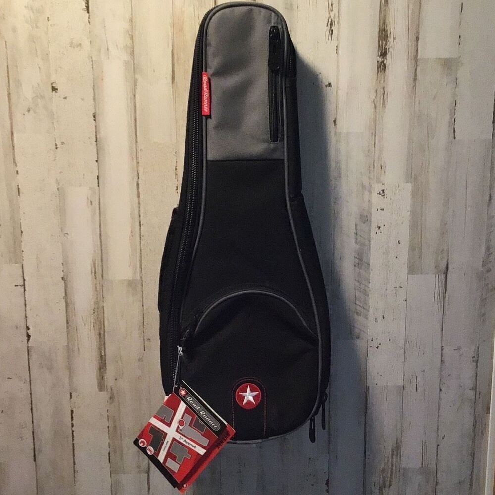 Road runner Avenue, serious soprano, ukulele, backpack, carrying case